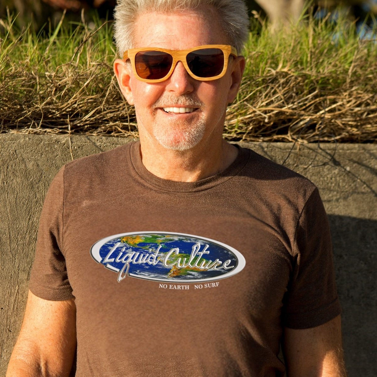 World Logo Men's Graphic Tee